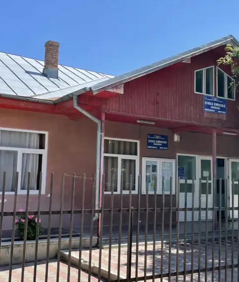 Proiect „Echipamente din domeniul tehnologiei informației – IT necesare desfășurării activității didactice în mediul on-line pentru Școala Gimnazială Văcăreni, din comuna Văcăreni, Jud. Tulcea”